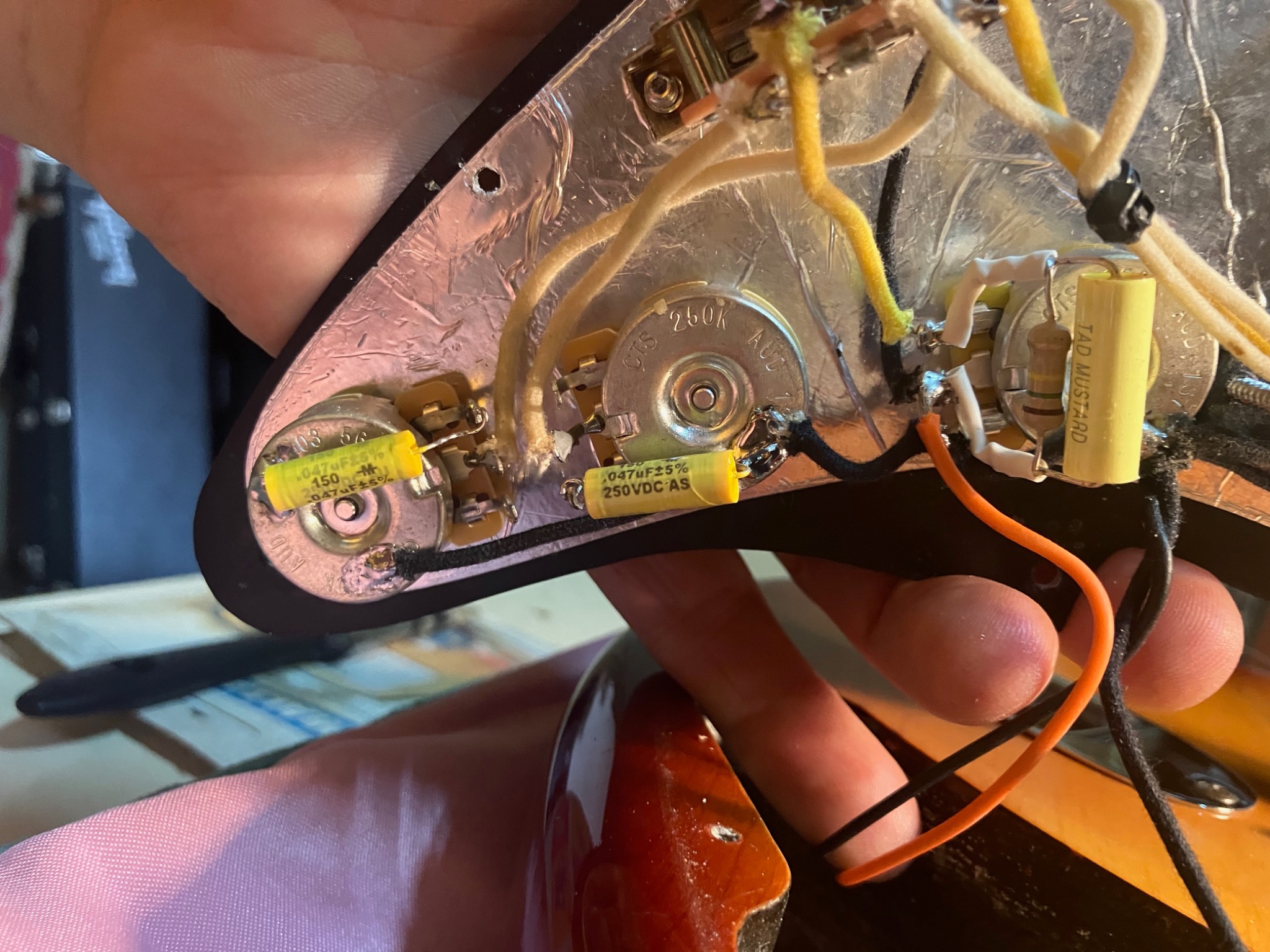 Elektronica met CTS potmeters, cloth wire en kwaliteitscomponenten
