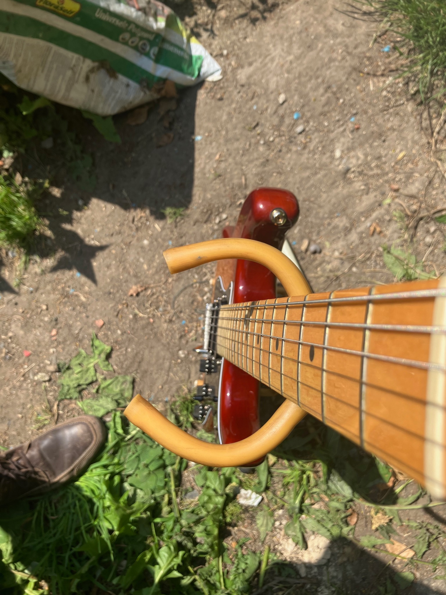 Zicht over de hals en toets van de Fender Stratocaster