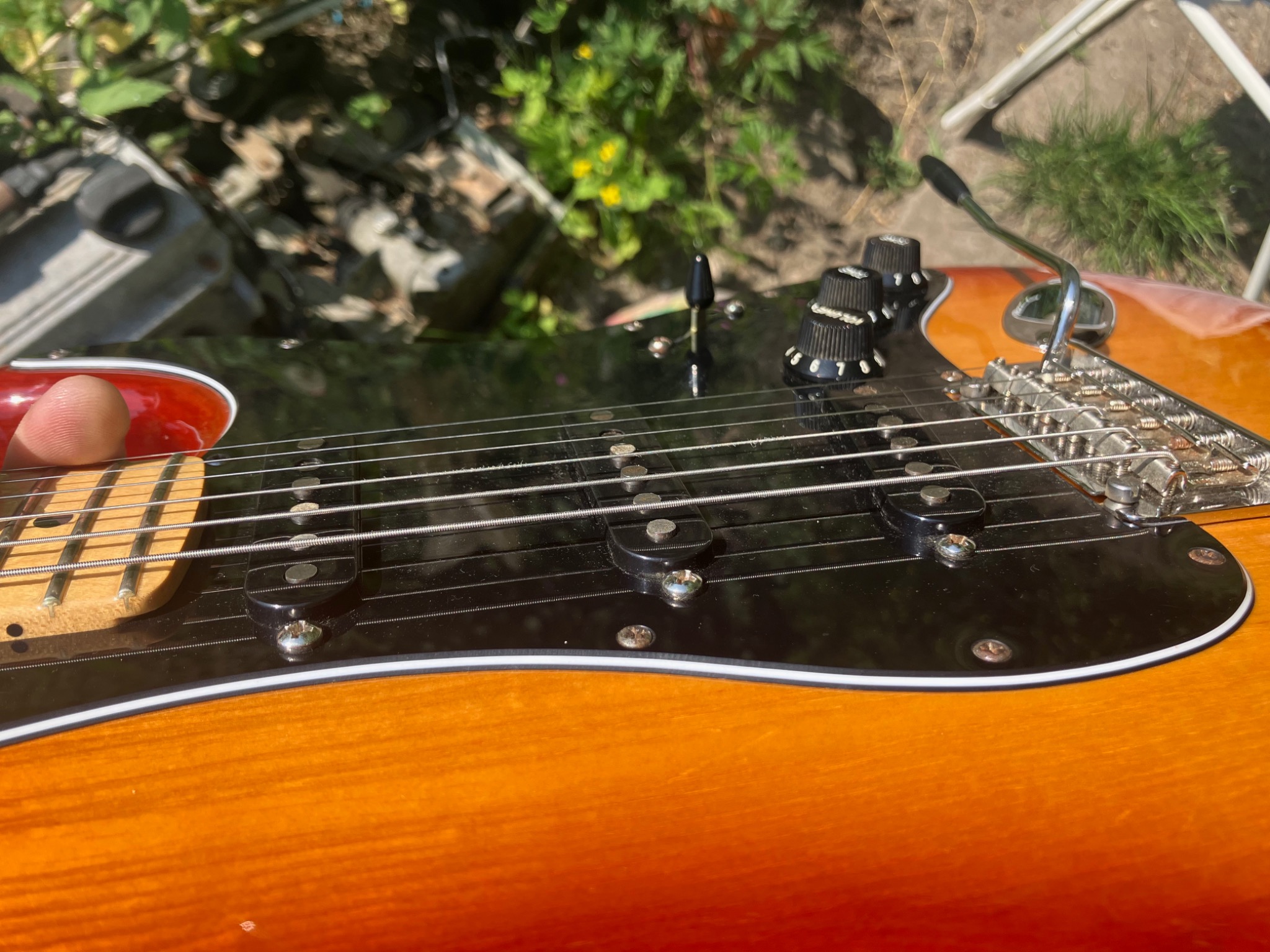 Detail van pickguard, pickups en bediening