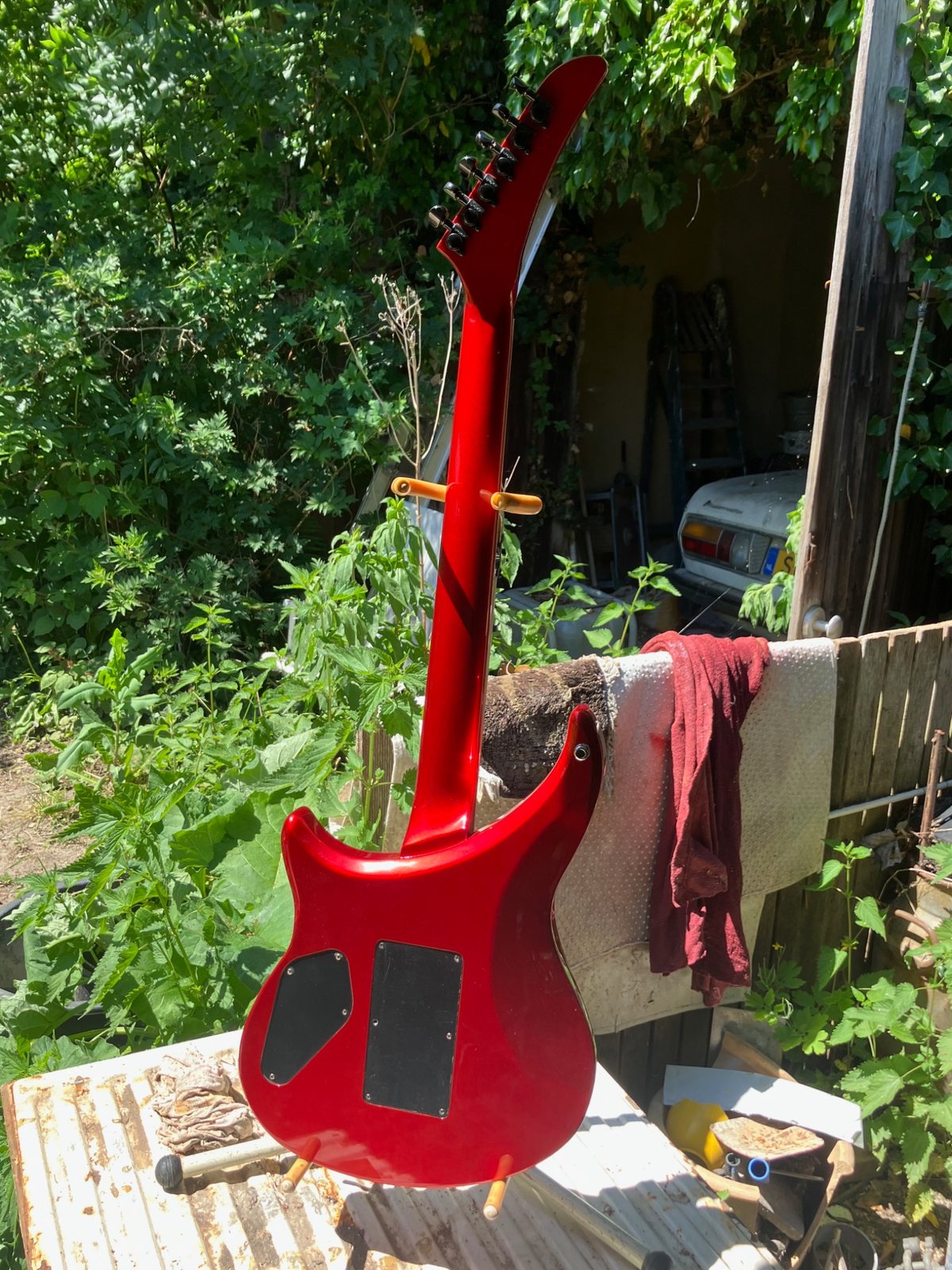 Achterzijde van de Gibson M-III Reissue 2013 in Vibrant Red