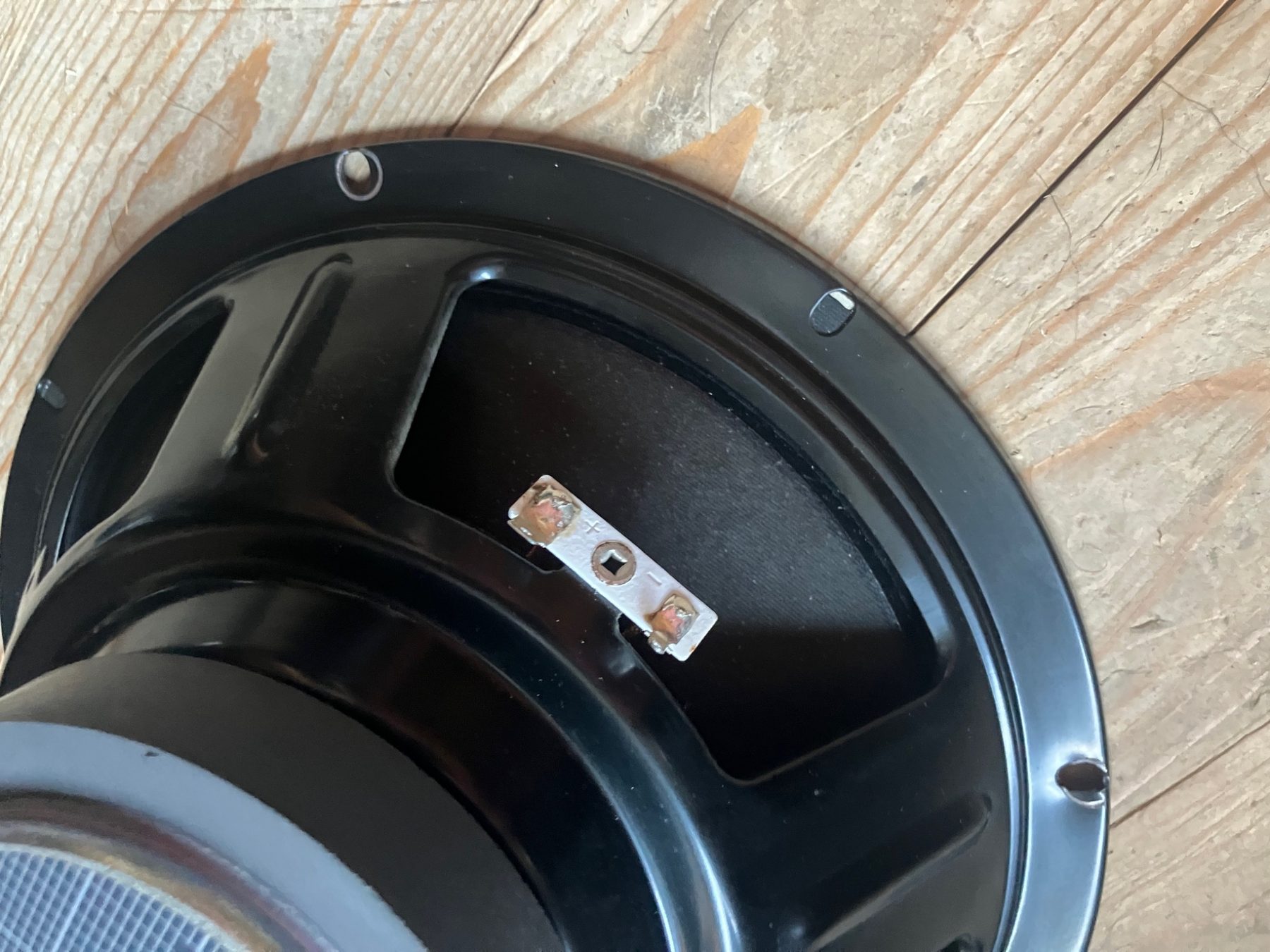 Aansluitingen van een Roland 10 inch speaker